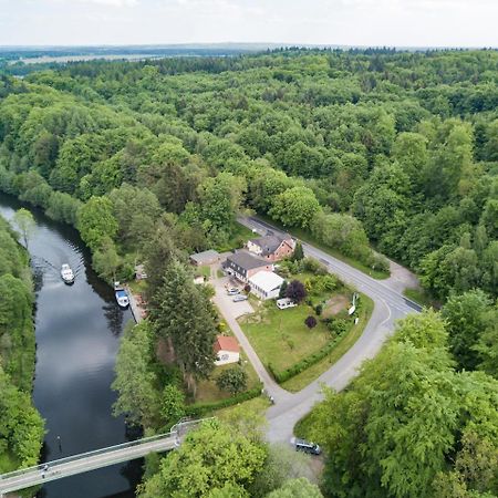 Pension "Am Brunnen" Пархим Екстериор снимка