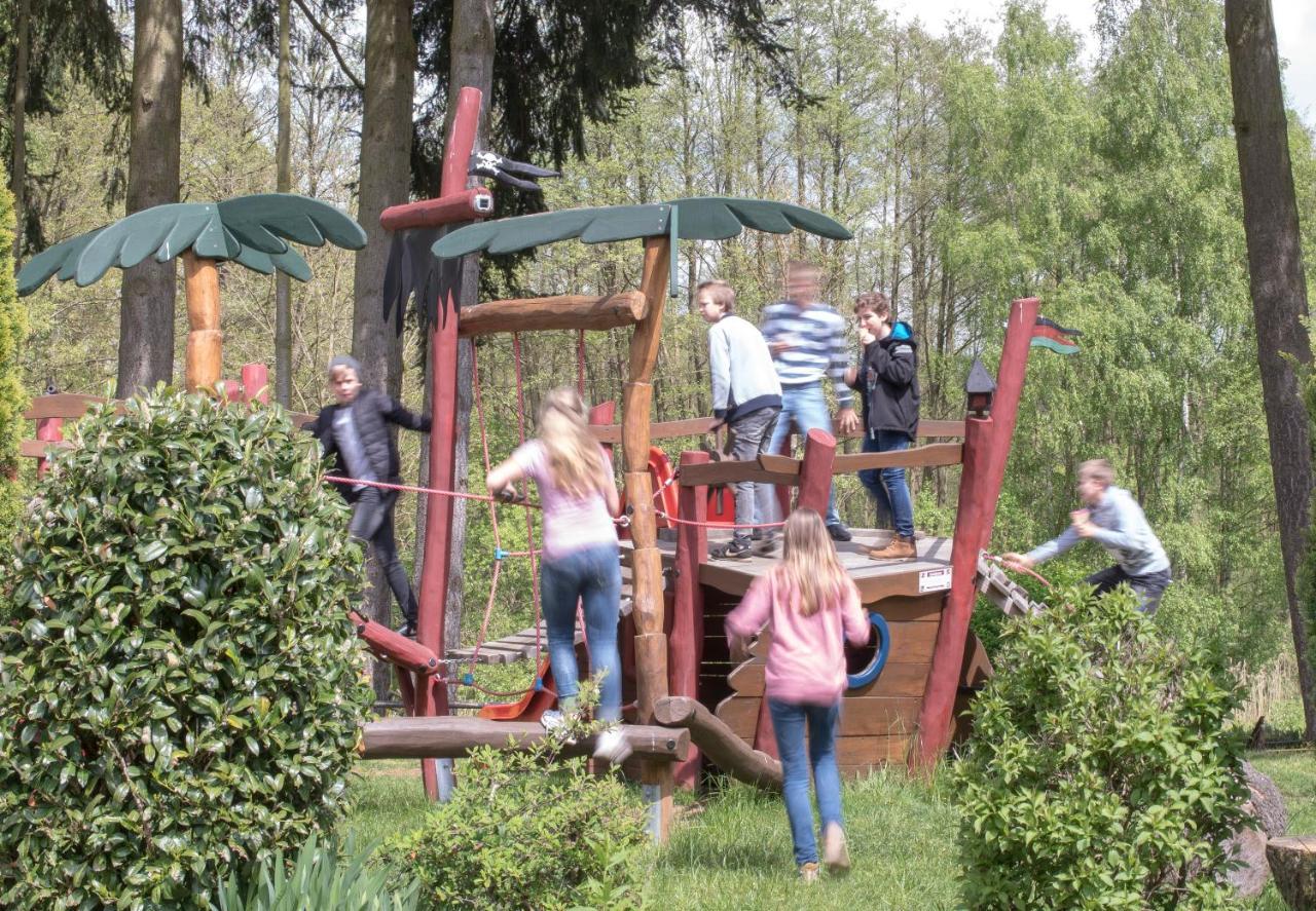 Pension "Am Brunnen" Пархим Екстериор снимка