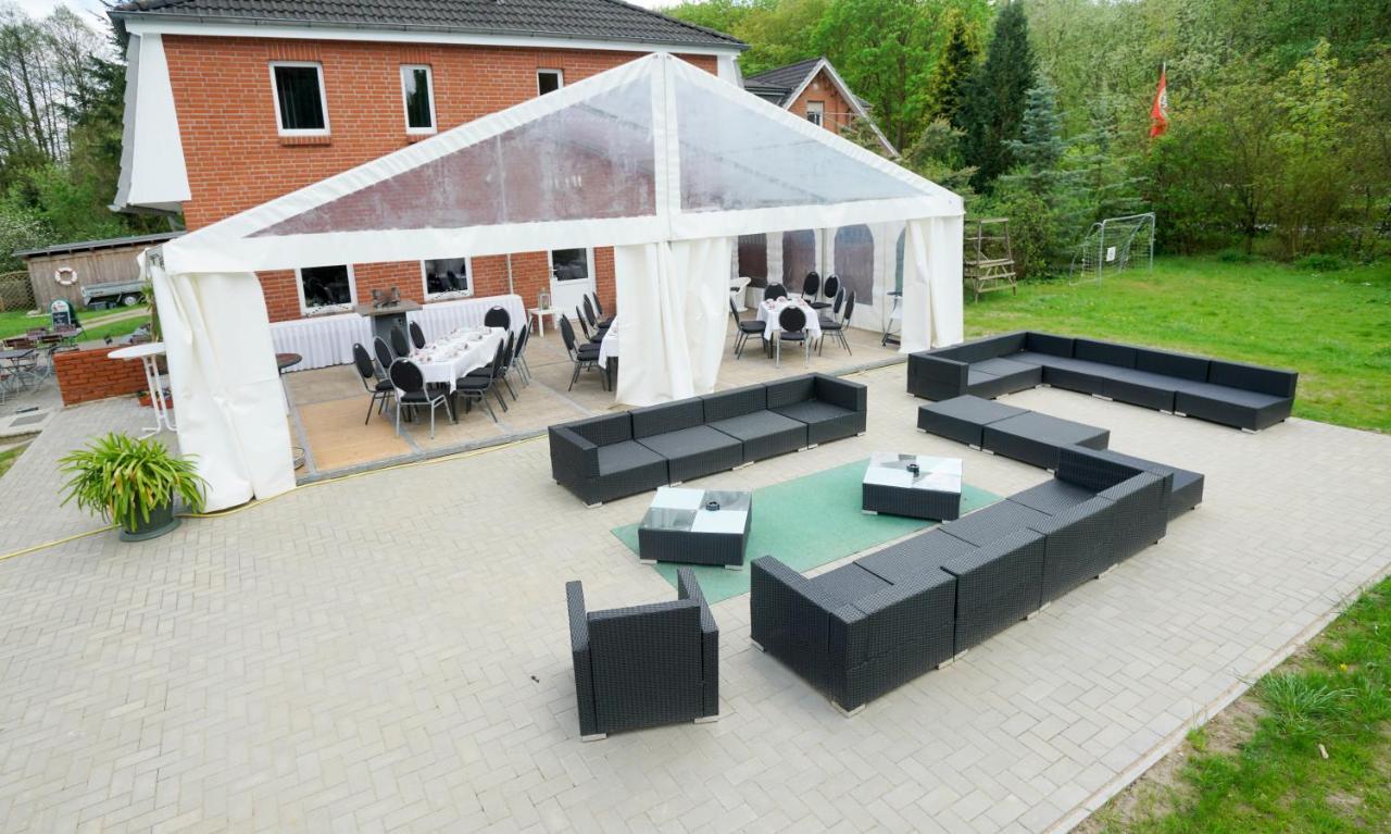 Pension "Am Brunnen" Пархим Екстериор снимка